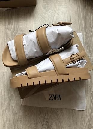 Кожаные сандалии zara