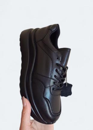 Черные кожаные женские кроссовки. акция