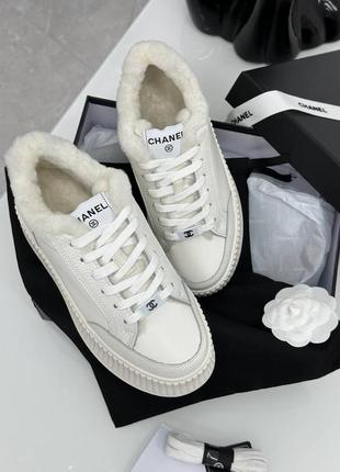 Зимние женские кроссовки в стиле chanel