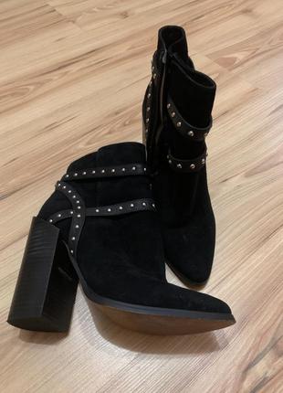 Замшеві черевики