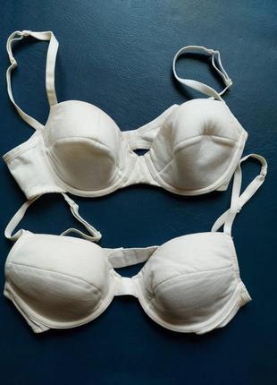 Білі бюстгальтери