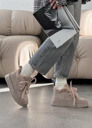 Утепленные кроссовки женские