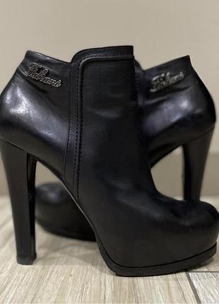 Кожаные черные ботинки на каблуке, fabiani