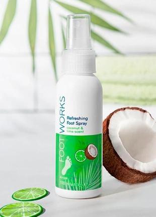 Освіжаючий спрей для ніг з ароматом кокоса і лайма, avon 100 мл