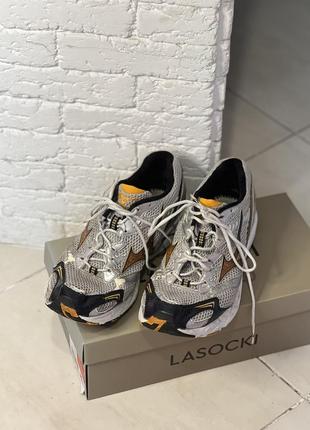 Кроссовки мужские серые в сетку mizuno