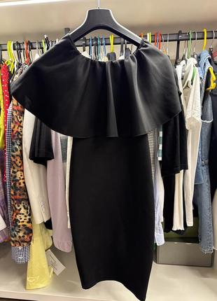 Черное платье с рюшей little black dress