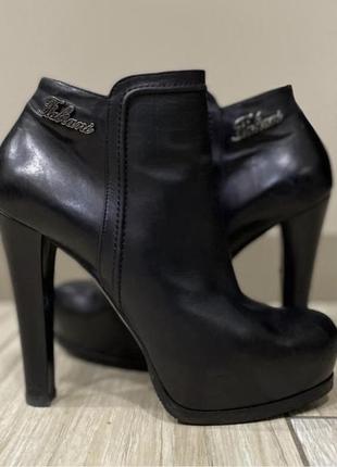 Кожаные черные ботинки на каблуке, fabiani