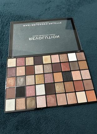 Revolution maxi reloaded palette large it up