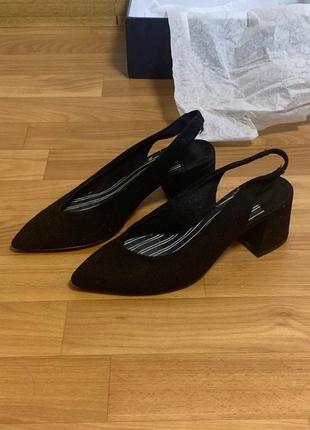Замшевые туфли на низком каблуке stradivarius