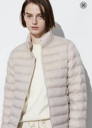 Короткая черная пуховая куртка uniqlo