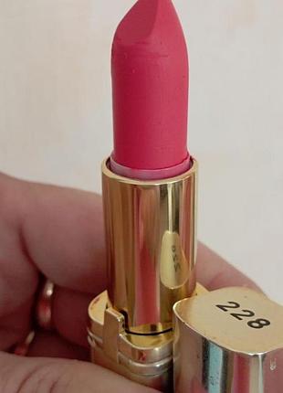 Матовая помада фирмы l’oréal