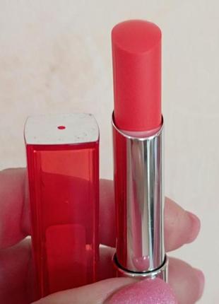 Помада фірми maybelline