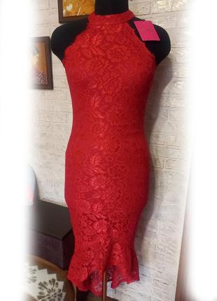 Червоне ажурне плаття