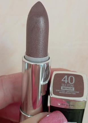 Помада фірми maybelline