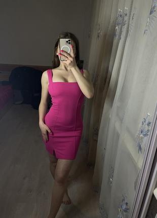 Приталенное платье мини