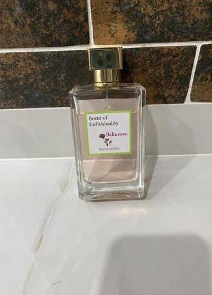 Распылив парфюм emper bella rose