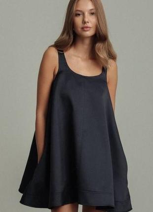 Платье короткое черное однотонное атласное свободного кроя на брителях качественная стильная с карманами