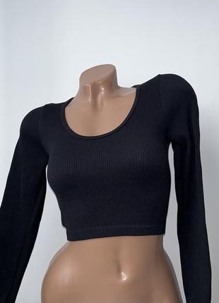 Кроп топ с рукавами черный в рубчик лонслив укороченный в рубчик  only