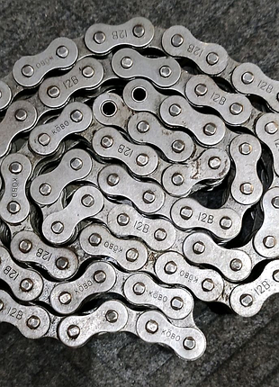 Ланцюг роликовий дворядний 12в
