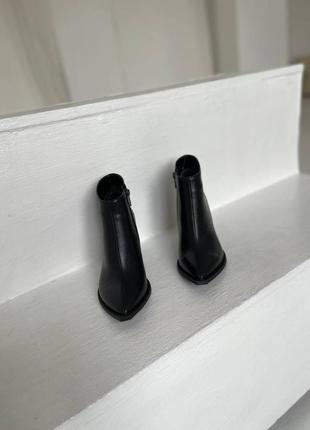 Жіночі шкіряні черевики ботильйони