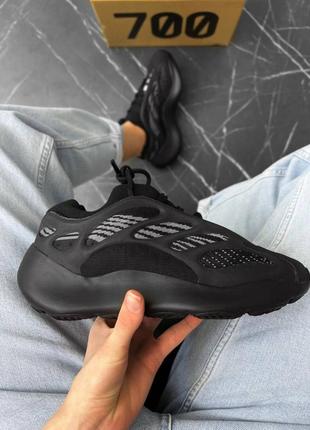 Yeezy boost 700 black жіночі кросівки чорні розпродаж  36 розмір 23,5 см на гумовій підошві