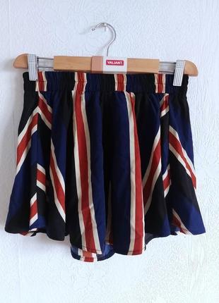 Класні шорти спідниця в смужку
