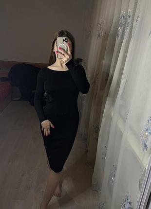 Приталенное платье миди с длинным рукавом