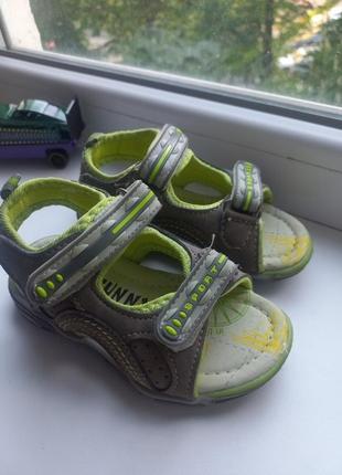 Босоножки на липучках