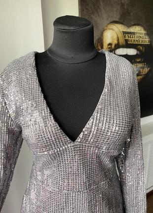 Серебряное платье в пайетку открытая спинка3 фото