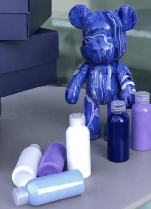 Уценка! флюидный медвежонок fluid bear bearbrick, 23 см, с красками blue (плохая упаковка 2355)