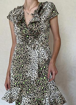Платье с рюшами в анималистичный принт