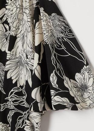 Жіночна сукня міді з чорно-білим квітковим принтом h&m чорно-біла чорно-біле чорне плаття з поясом5 фото