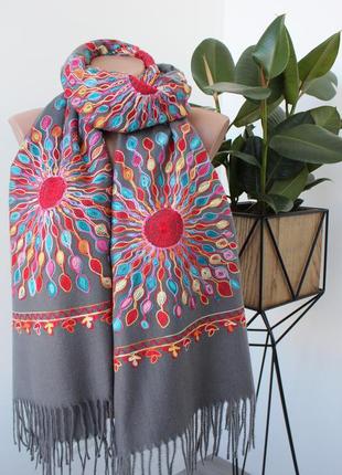 Кашеміровий шарф з шовковою вишивкою у сірому кольорі3 фото