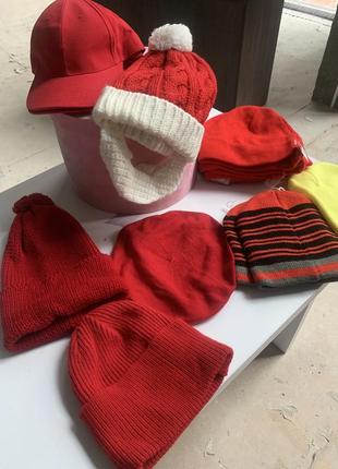 Капелюхи червоні