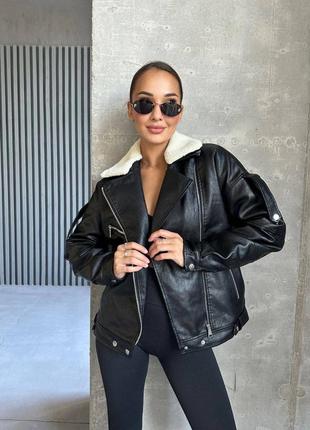 Зимова жіноча куртка