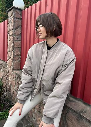 Женский теплый бомбер оверсайз.