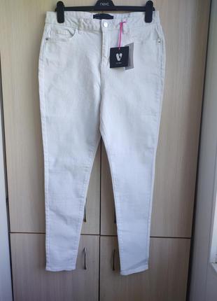 Белые джинсы скинни.2 фото