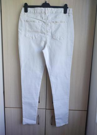 Белые джинсы скинни.3 фото