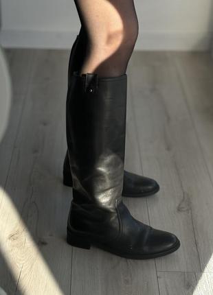 Высокие кожаные сапоги бренда bally