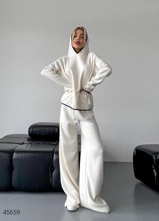 Костюм молочный