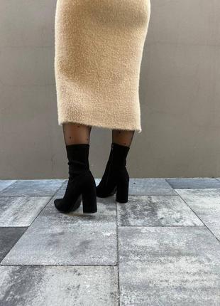 Замшеві ботильйони на товстому підборі