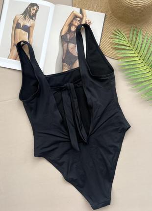 Черный слитный купальник с вырезом каре asos