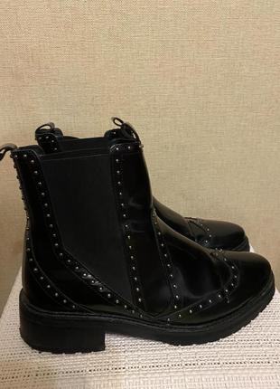 Шкіряні дуже стильні  чоботи