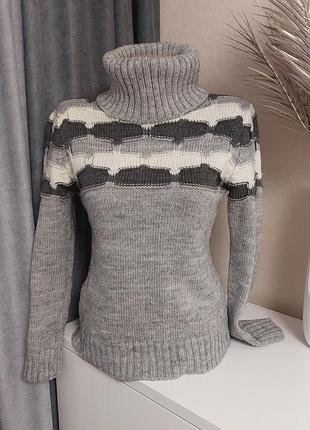 Свитер теплый с горловиной