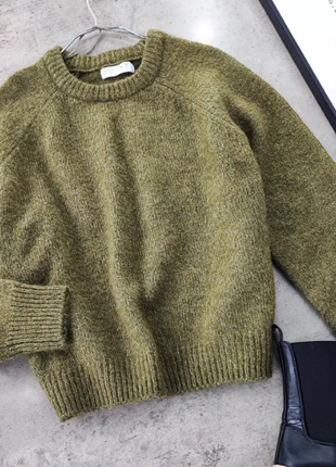 Тепленький оливковий светр primark