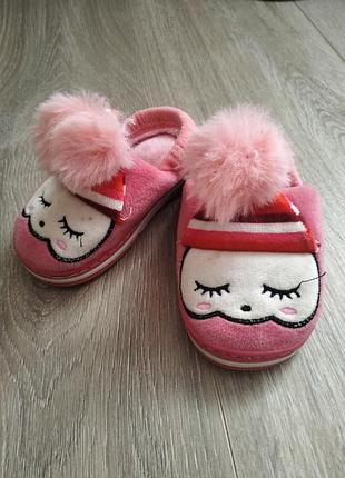 Теплые комнатные тапочки для девочки