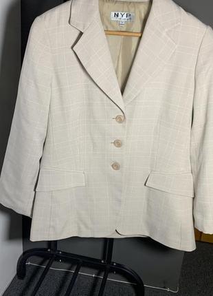 Бежевый жакет в клетку nyp