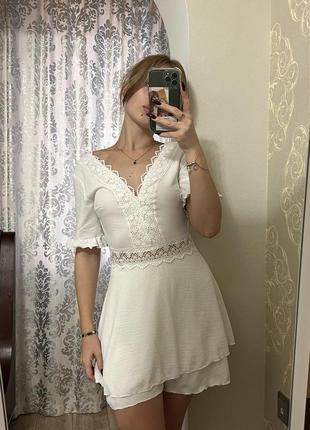 Белый нарядный комбинезон