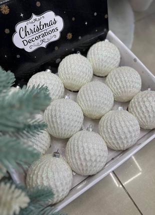 Новорічні кульки на ялинку / новорічні іграшки на ялинку
