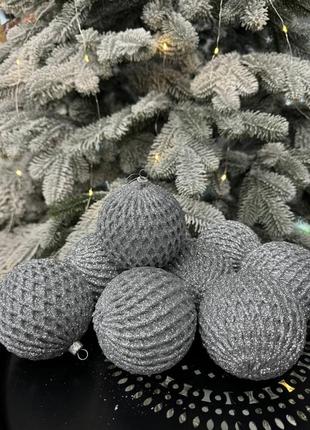 Новорічні кульки на ялинку / новорічні іграшки на ялинку